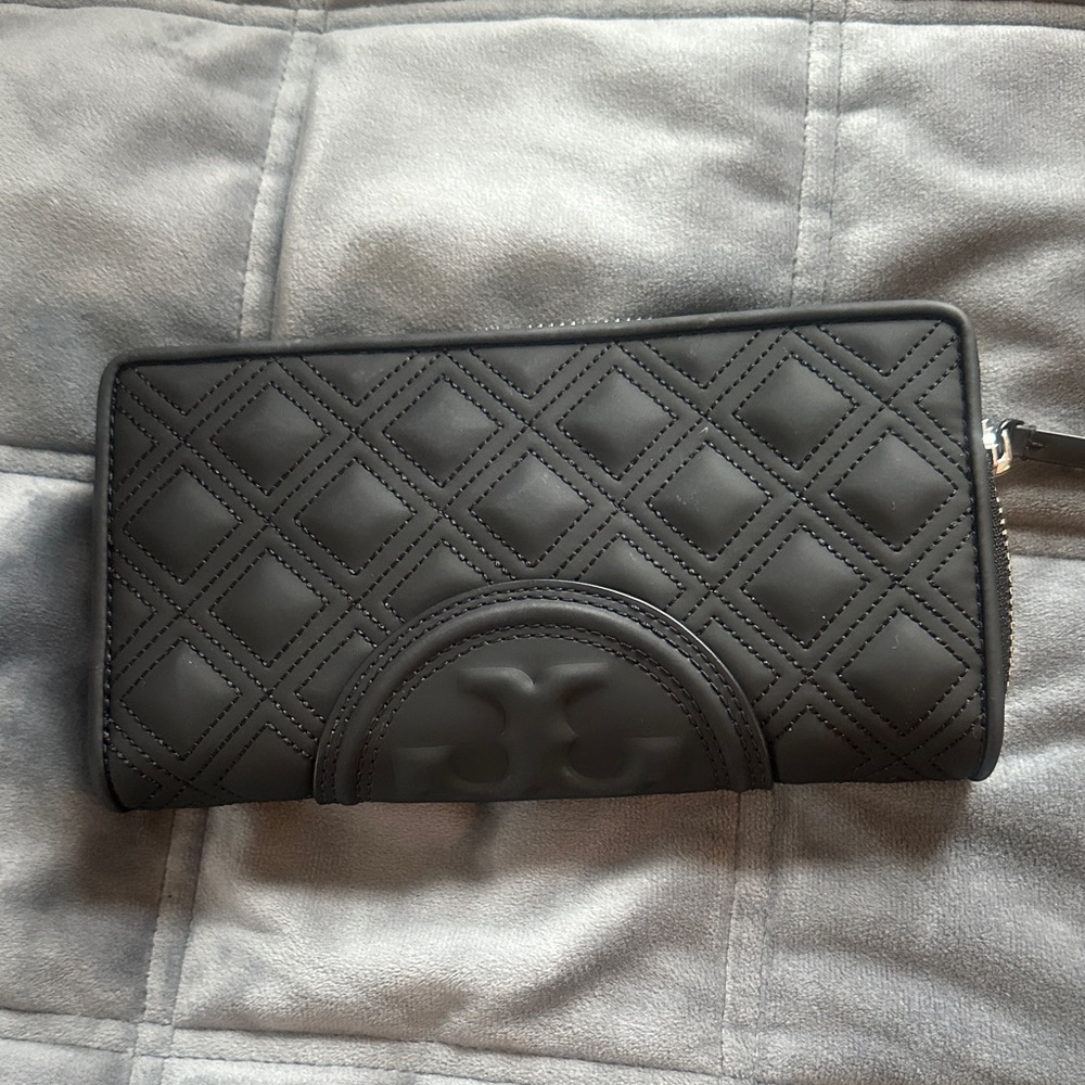 Tory Burch Fleming Matte Zip Continental